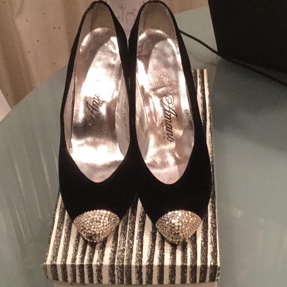 Amano Black Velvet shoe